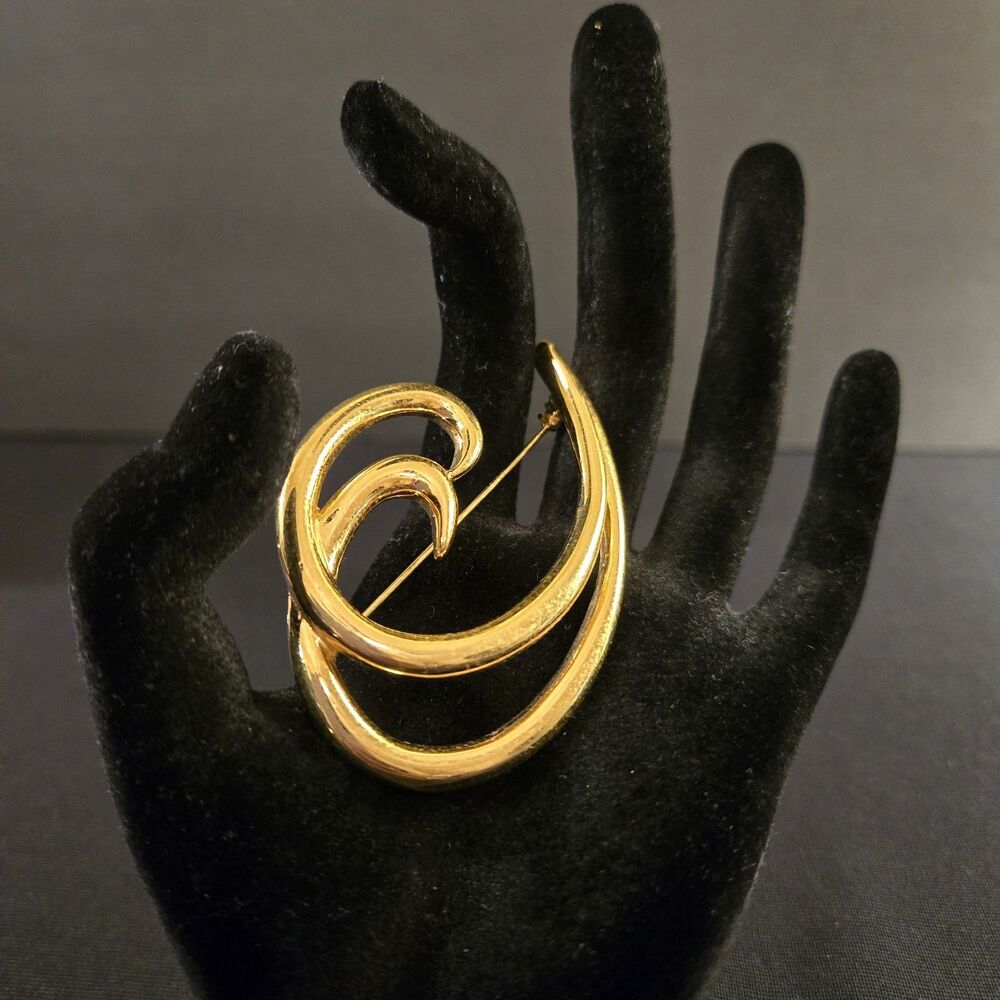 Vintage Gold Tone Trifari Double Swirl Pin Brooch Signed Water Waves Curvy Chic